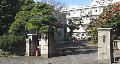 菅真理子夫人の学歴まとめ 高校や大学は偏差値高めで静岡の名門学校 オモシロゴト